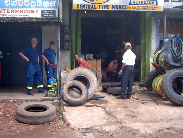 Reifenreparatur in Mahinyangana