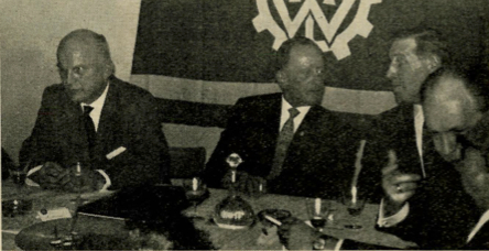LB Grünewald (Mitte) zwischen dem Präsidenten BzB Dr. Schmidt und dem Direktor THW Zielinski (rechts)
